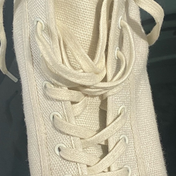 VINCE - Cream canvas high top sneakers w/ duster- SZ 8 - Picture 8 of 13